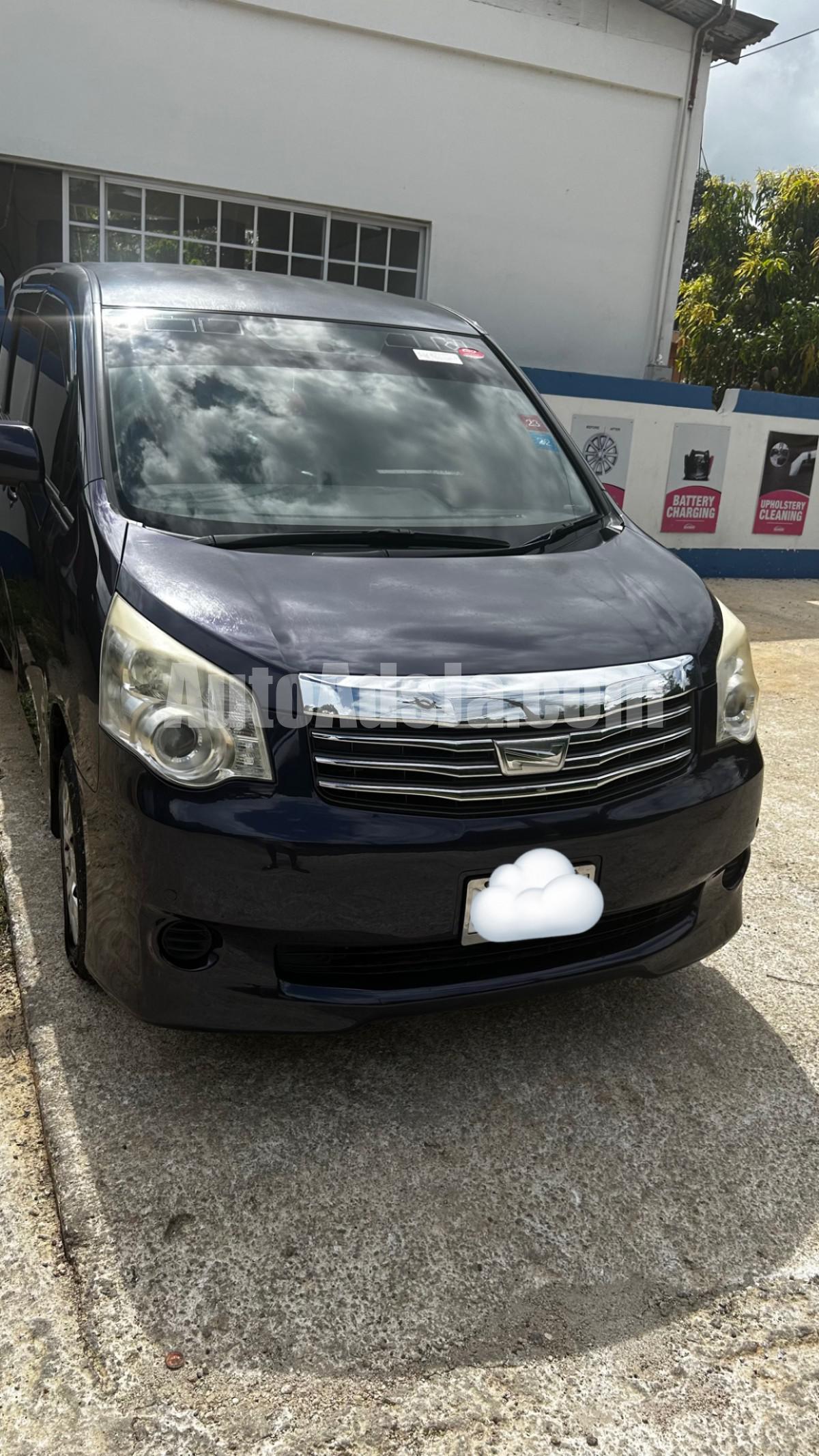 2012 Toyota Noah