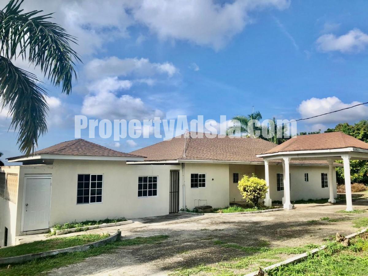 3 bed House For Rent in Paradise Pen, St. James, Jamaica