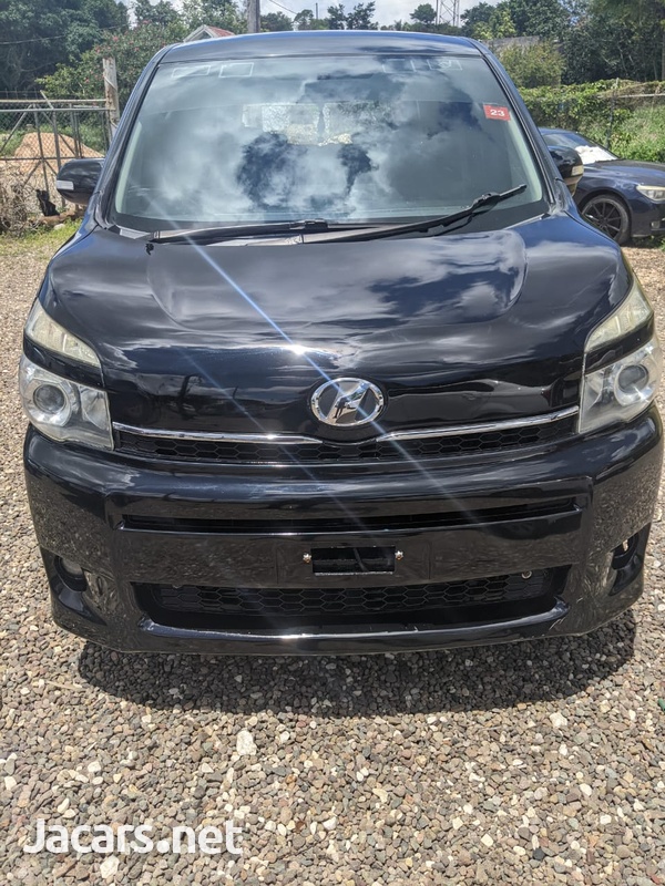 Toyota Voxy 2,0L 2010