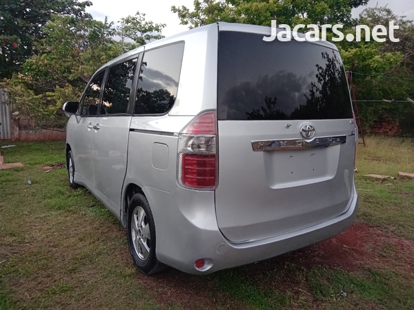 Toyota Noah 1,8L 2008