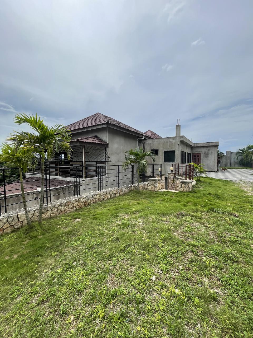 House for Sale   Kingston 9