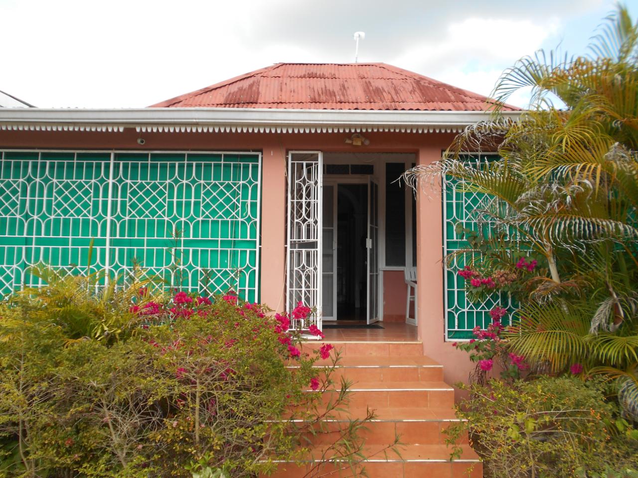 House for Sale   Black River