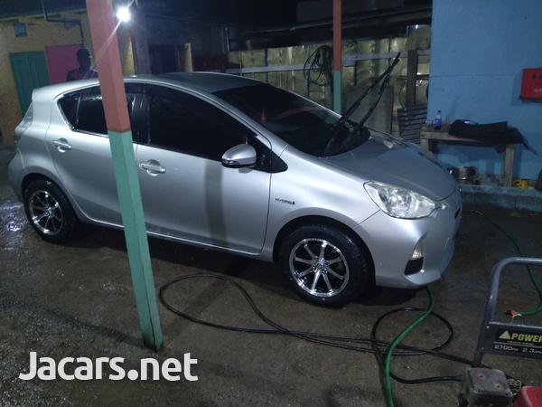 Toyota Aqua 1,8L 2012