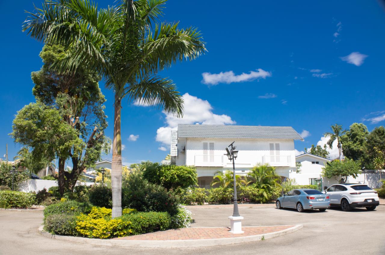 Townhouse for Sale   Kingston 8