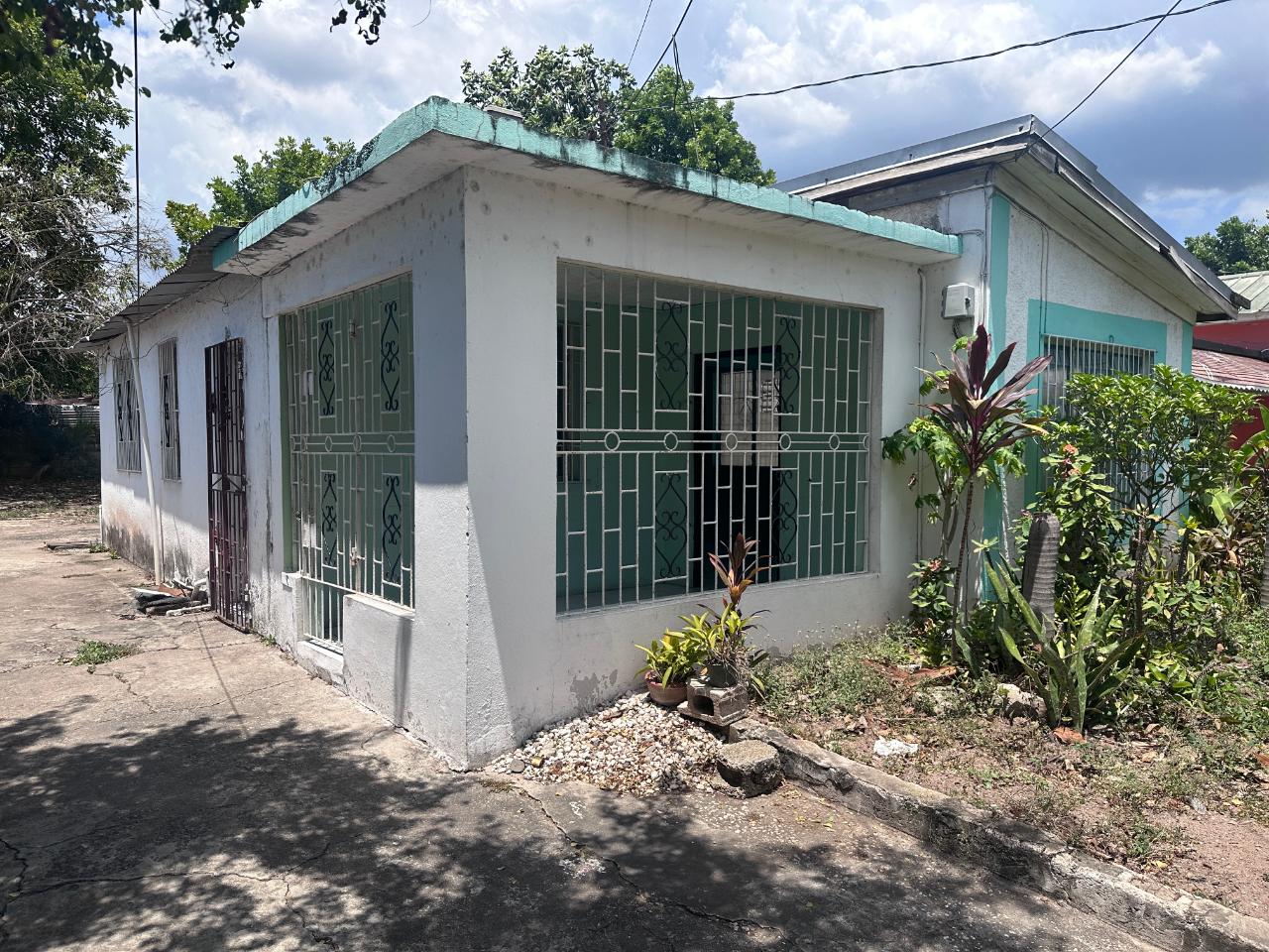 House for Sale   Kingston 20