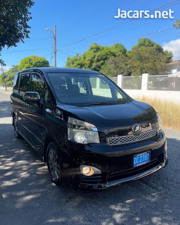 Toyota Voxy 2,0L 2013
