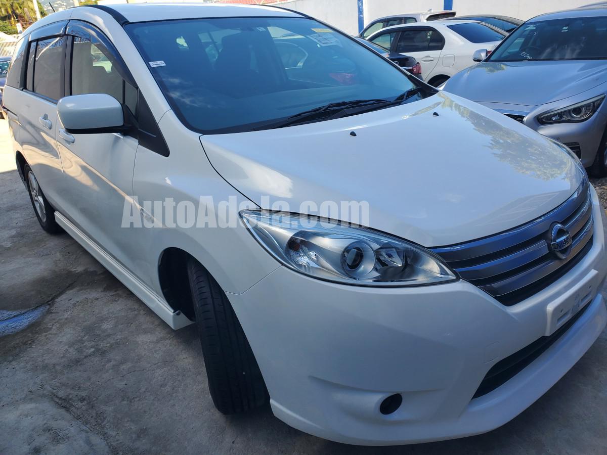 2017 Nissan LAFESTA