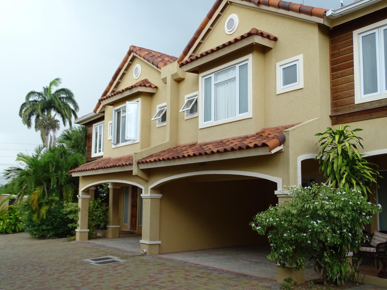 Townhouse for Rent   Kingston 8