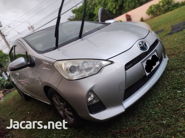 Toyota Aqua 1,5L 2012