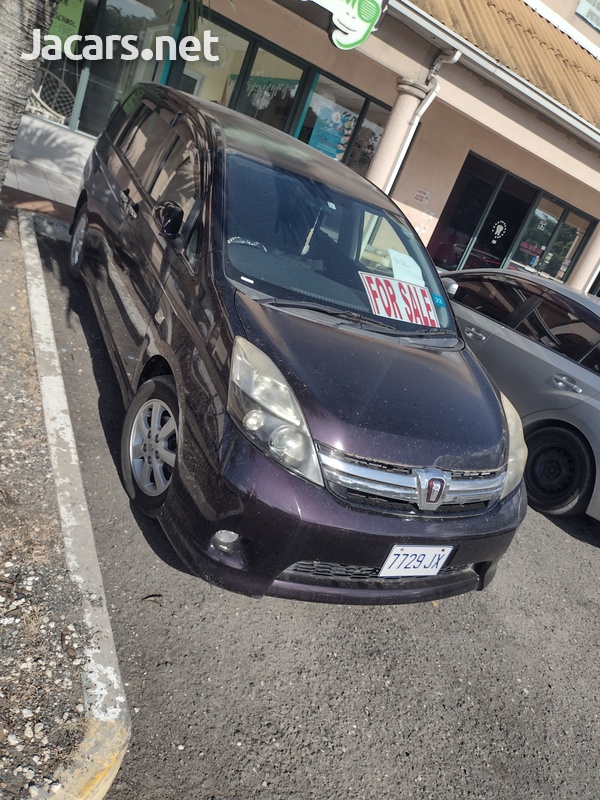 Toyota Isis 1,8L 2012