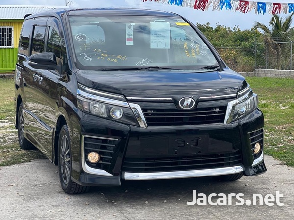 Toyota Voxy 2,0L 2014