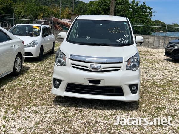 Toyota Noah 2,0L 2014