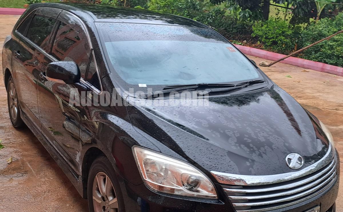 2013 Toyota Mark X Zio