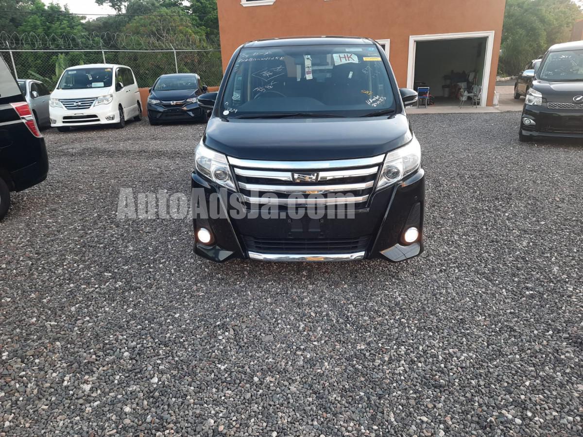 2014 Toyota Noah SI