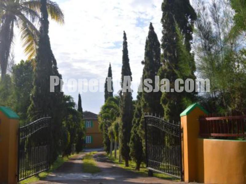 4 bed House For Sale in Upton, St. Ann, Jamaica
