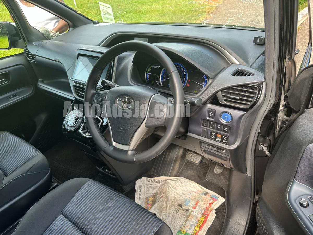 2016 Toyota Voxy