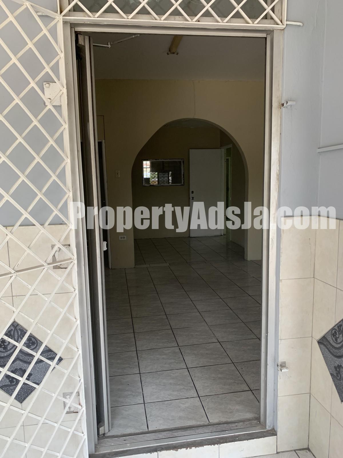Commercial building For Rent in Off Molynes, Kingston / St. Andrew, Jamaica