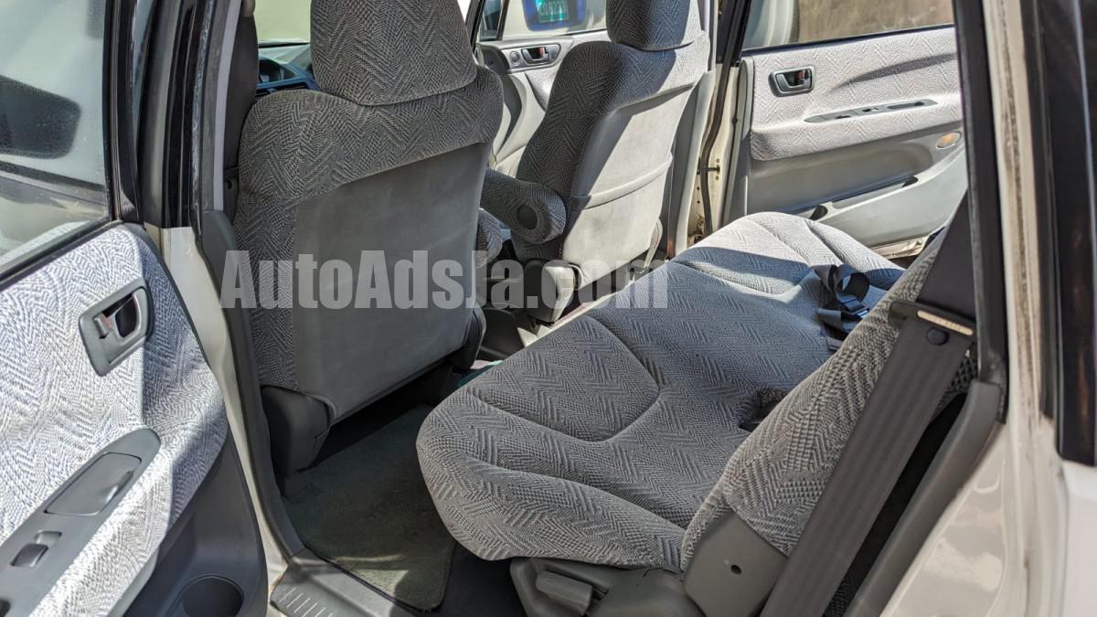 1999 Mitsubishi Space Wagon