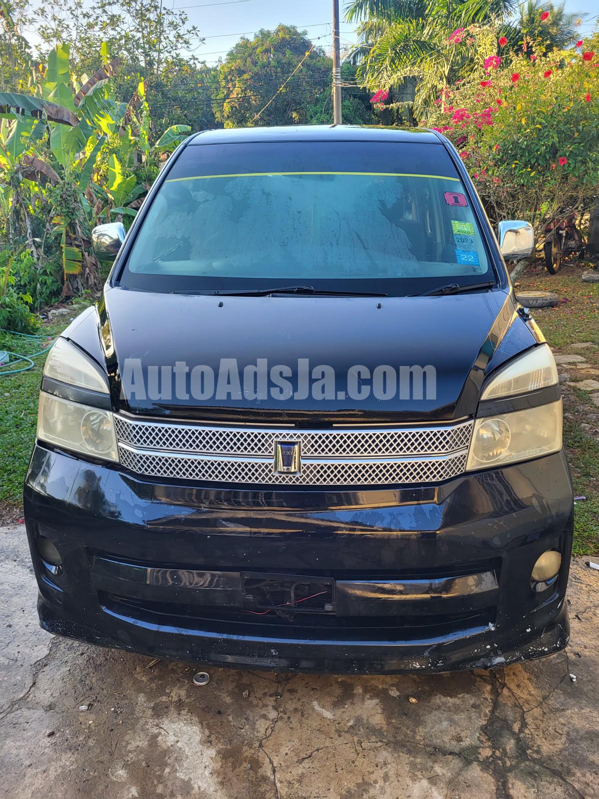 2006 Toyota Voxy