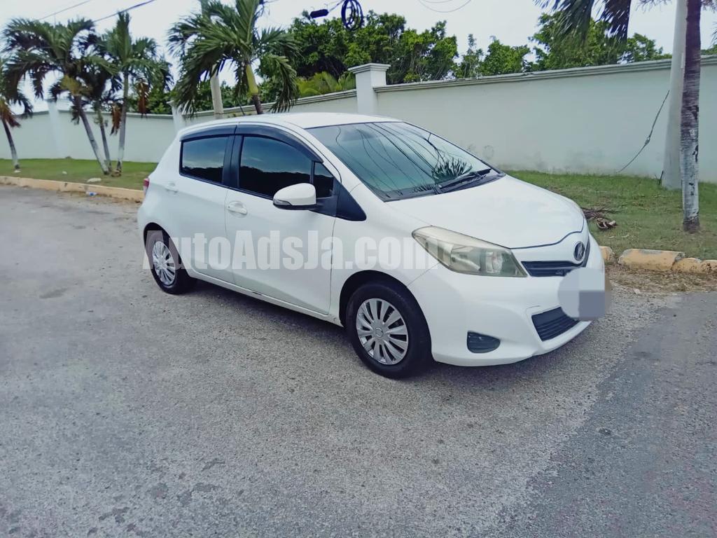 2011 Toyota VITZ