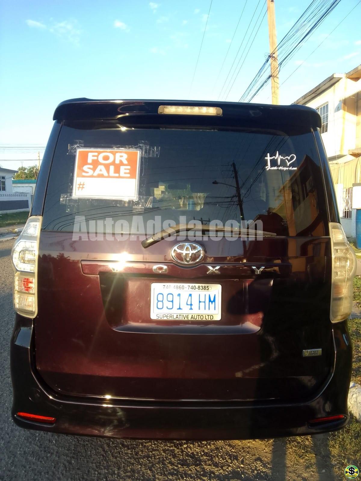 2012 Toyota voxy
