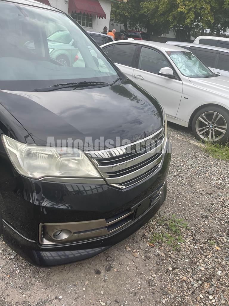 2013 Nissan SERENA