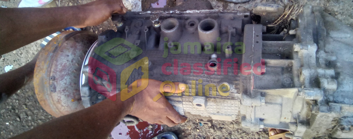 For Sale: MITSIBUSHI PAJERO 6G72 TRANSMISSION