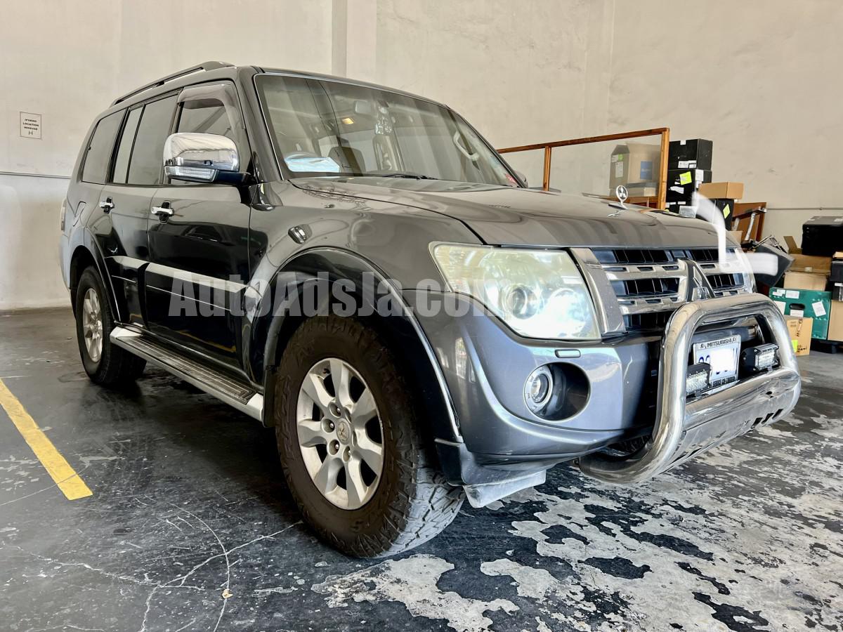 2012 Mitsubishi Pajero