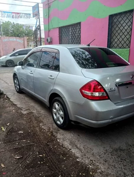 Nissan tiida 09