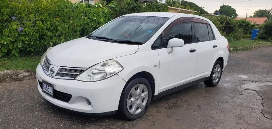 Nissan tiida 2010