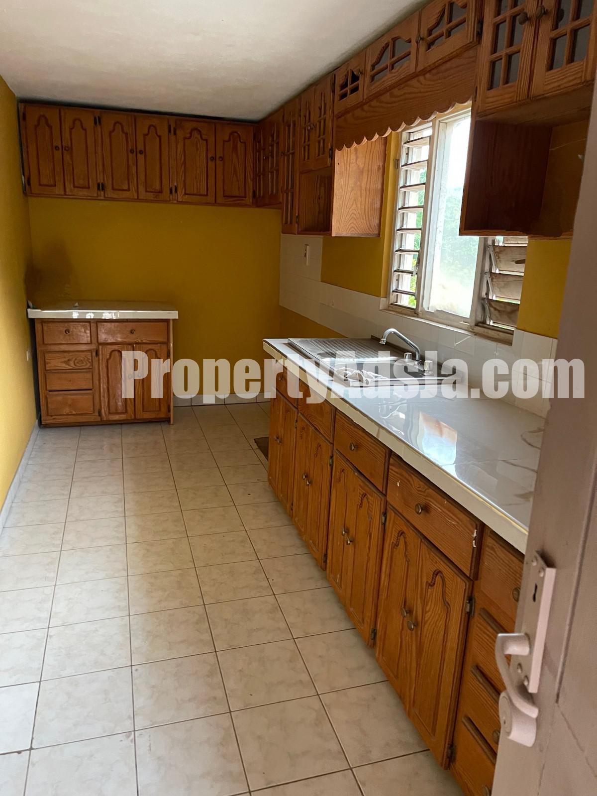 3 bed House For Sale in Pimento Hill, Manchester, Jamaica