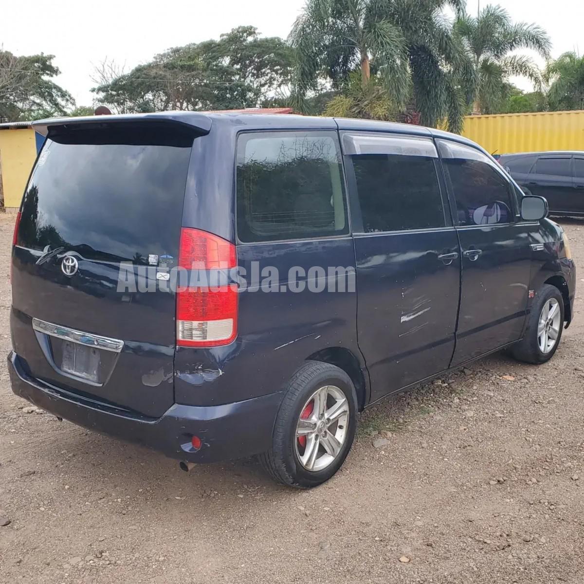 2006 Toyota Noah X