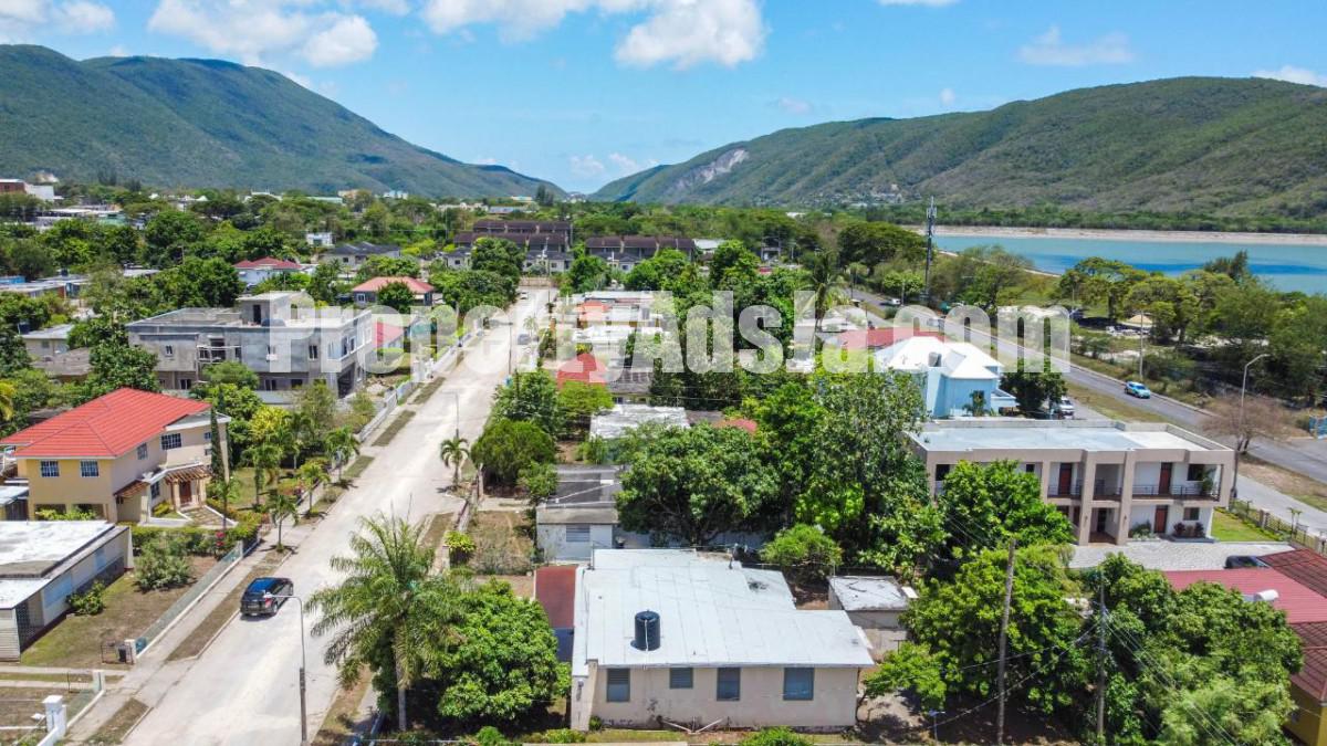 5 bed House For Sale in Mona, Kingston / St. Andrew, Jamaica