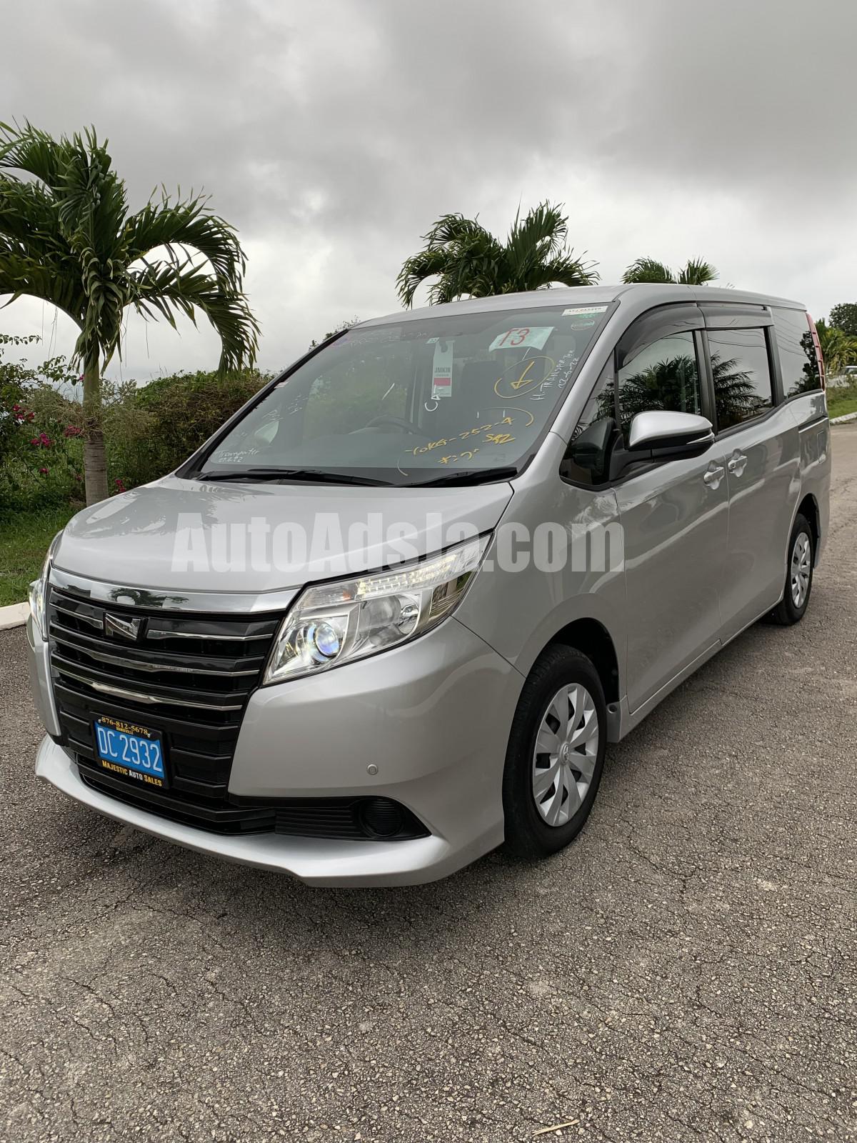 2016 Toyota Noah