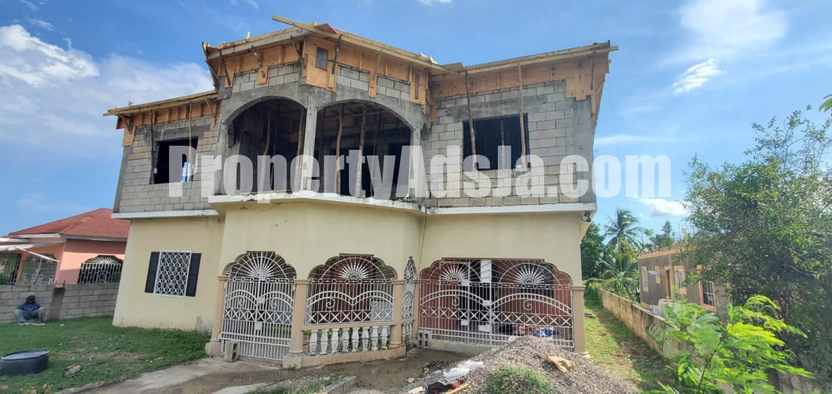 8 bed House For Sale in Chenniston Drive, St. Catherine, Jamaica