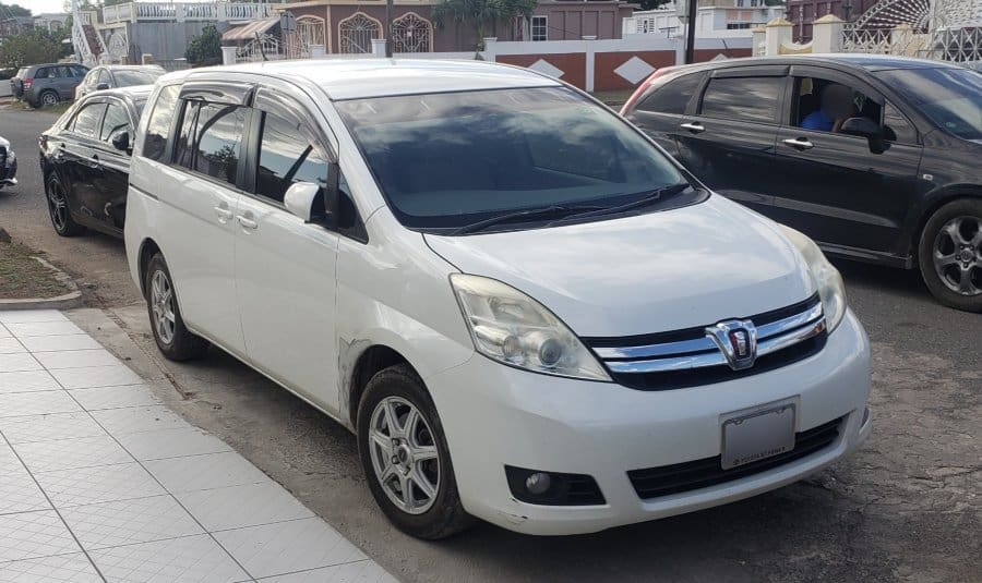 Pre-Owned 2012 Toyota Isis