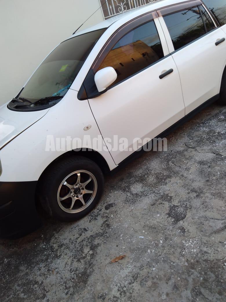 2011 Nissan AD Wagon