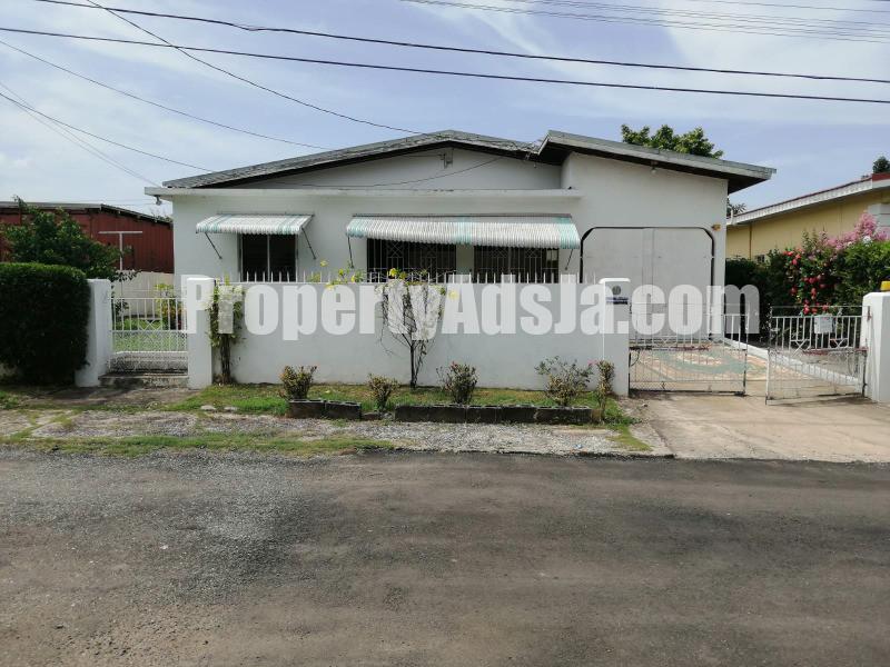 4 bed House For Sale in Queensborough Kingston 19 St Andrew, Kingston / St. Andrew, JamaicaUnder Offer