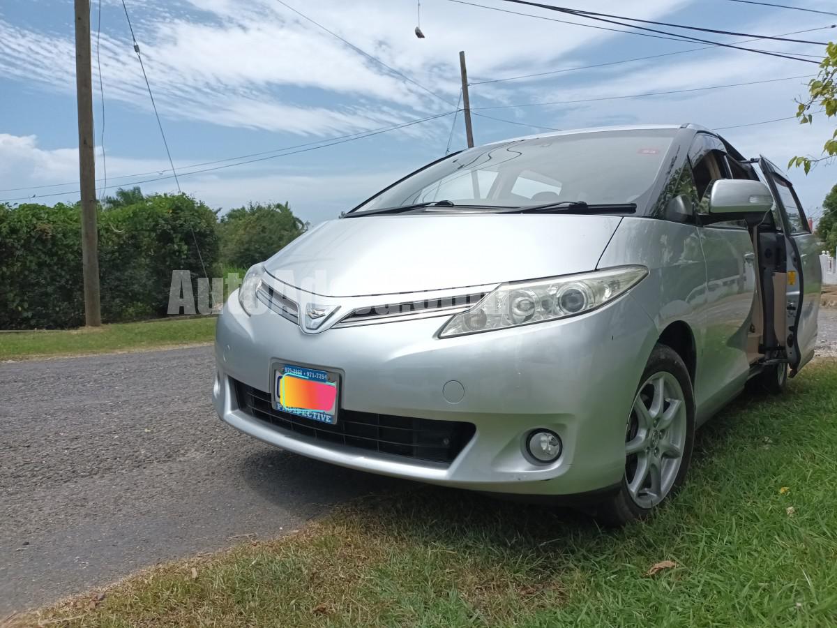 2013 Toyota Estima
