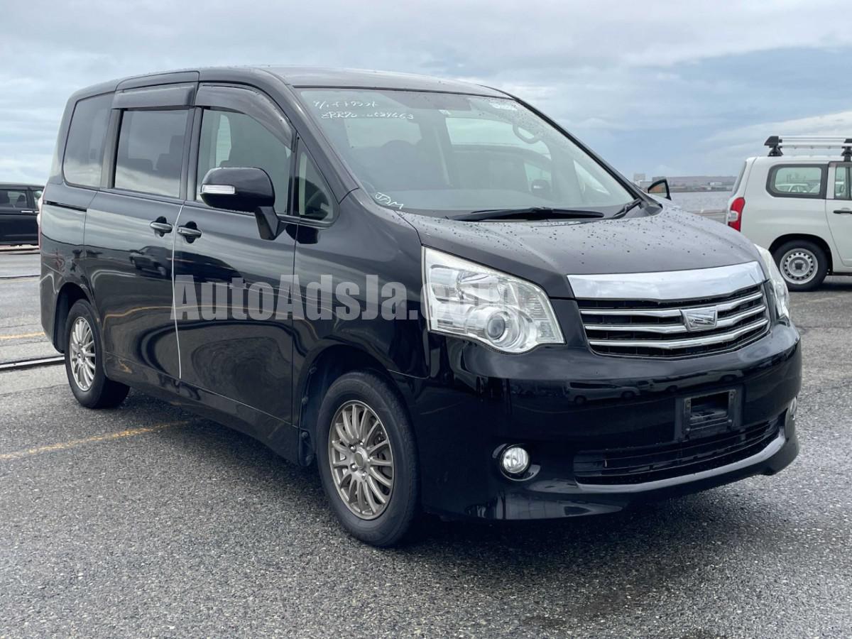 2013 Toyota Noah