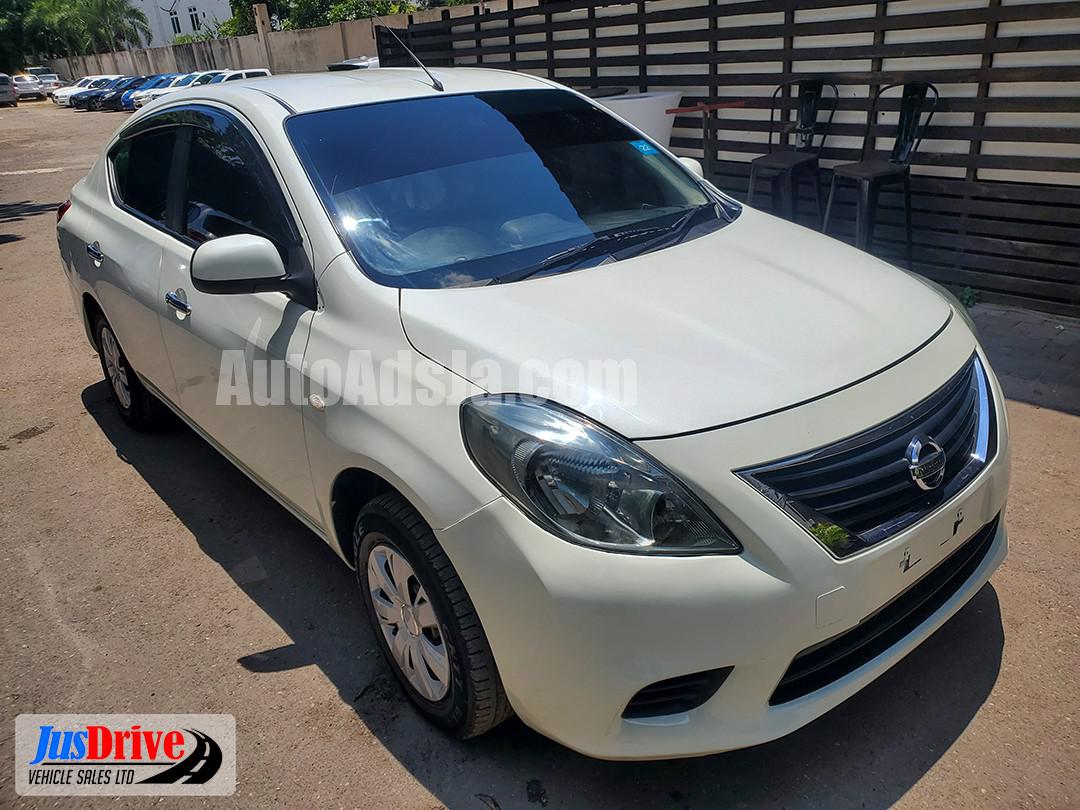2014 Nissan LATIO
