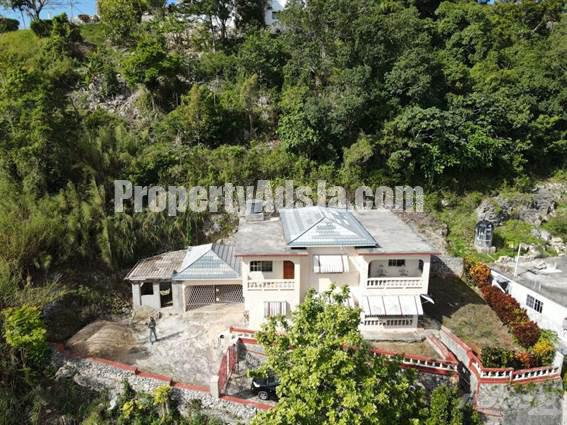 3 bed House For Sale in Mandeville, Manchester, Jamaica