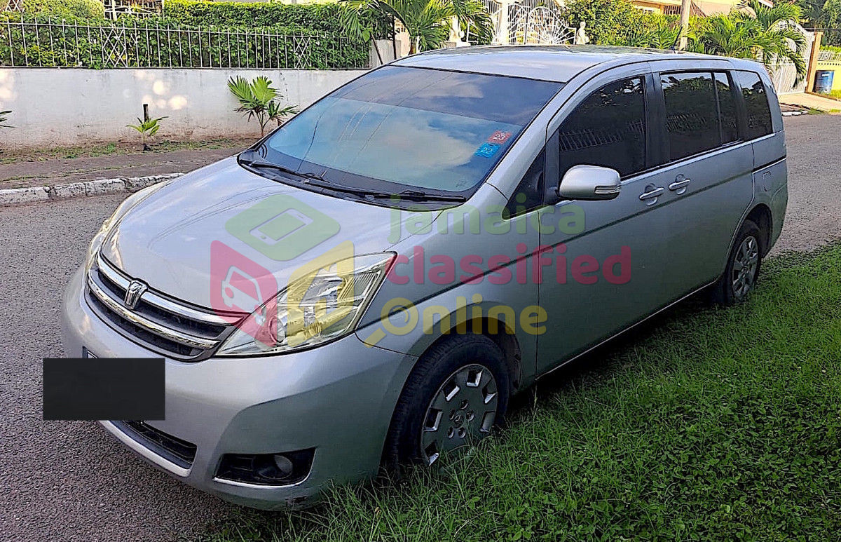 For Sale: TOYOTA ISIS 2008