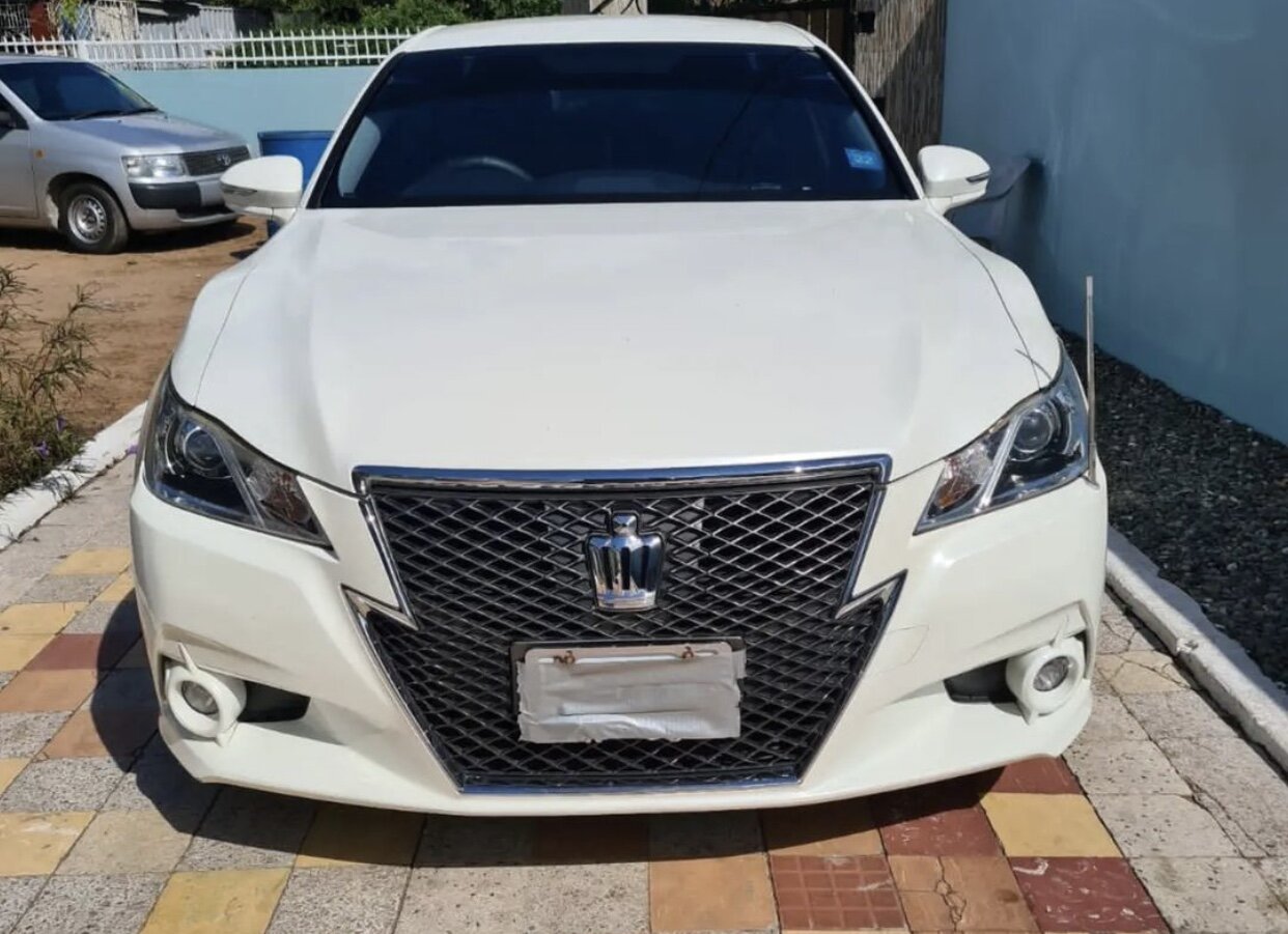 For Rent: Toyota Crown For Rent