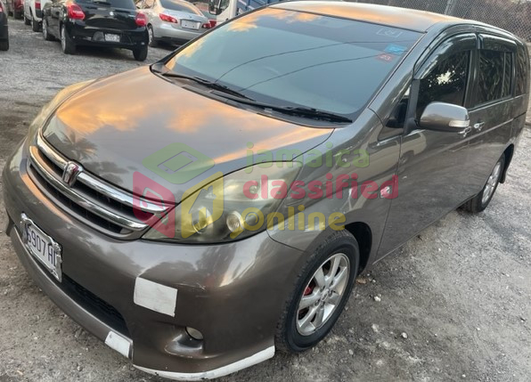 For Sale: TOYOTA ISIS 2010 PLATANA