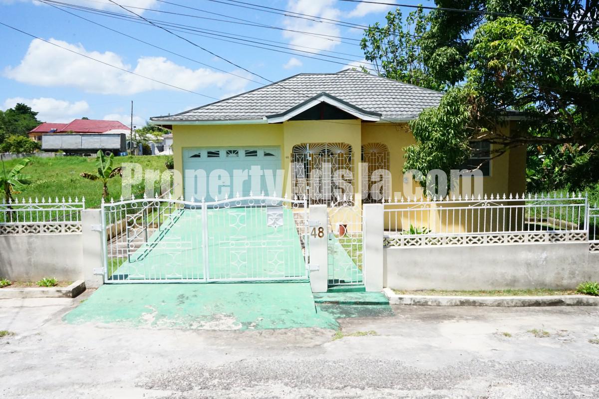 3 bed House For Sale in Santa Cruz, St. Elizabeth, Jamaica