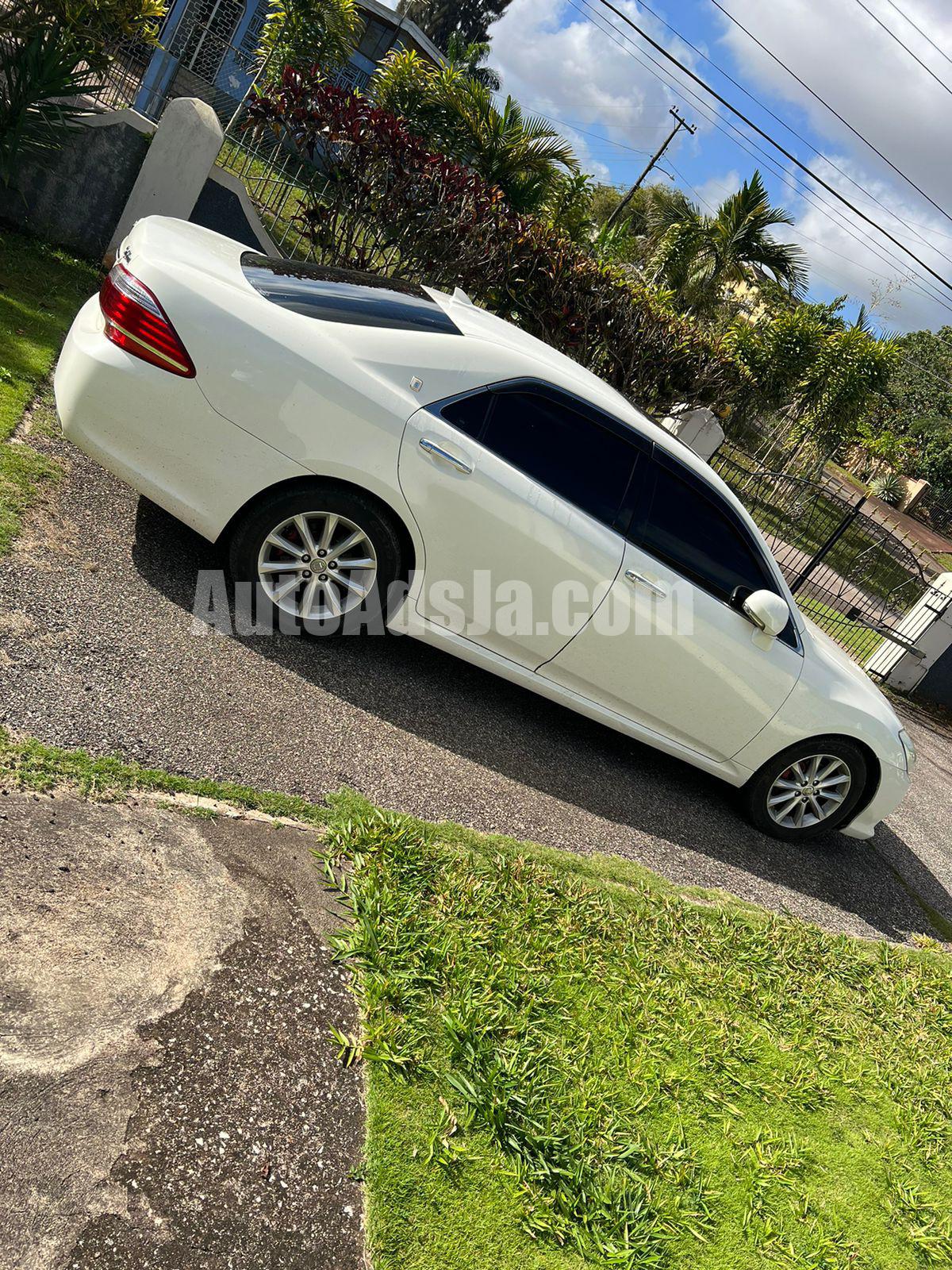 2011 Toyota Crown