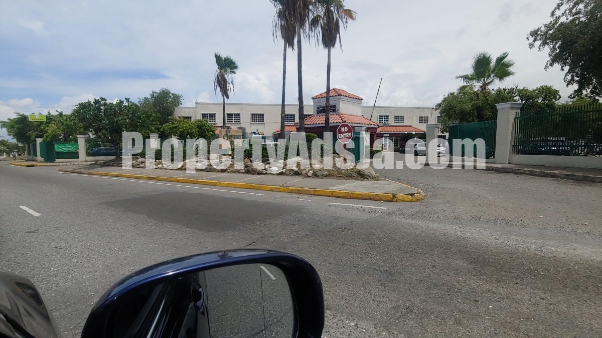 Commercial building For Rent in Seymour Park, Kingston / St. Andrew, Jamaica