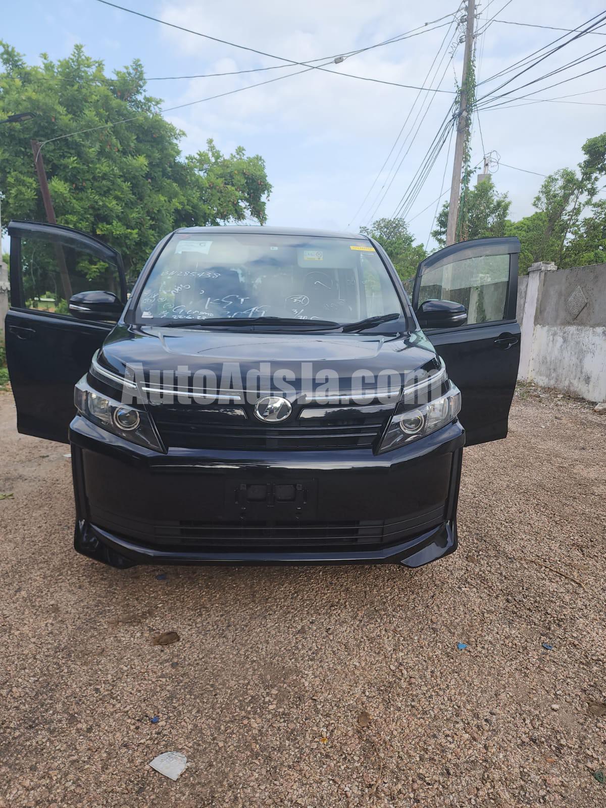 2014 Toyota Voxy