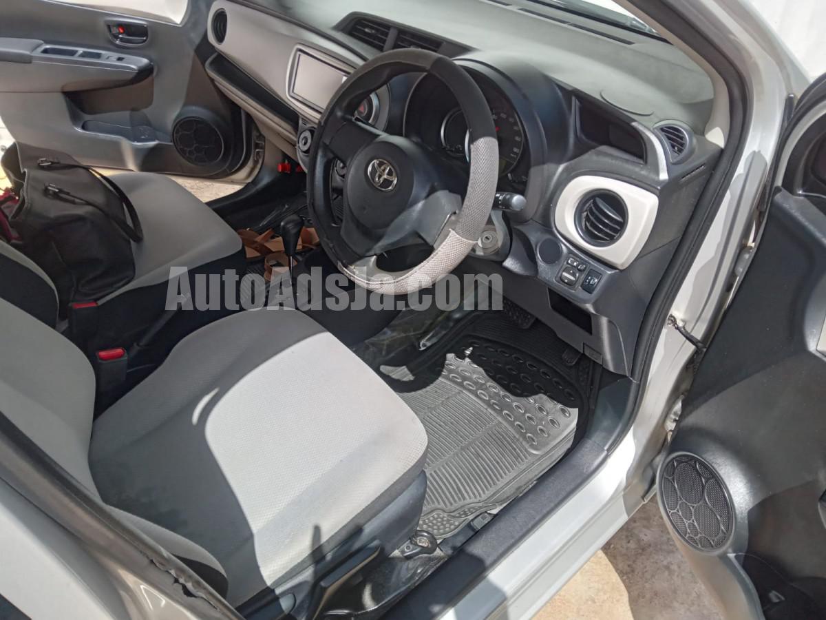 2013 Toyota vitz